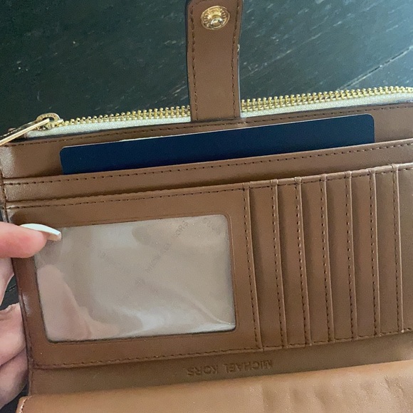 Michael Kors Smartphone Wristlet Wallet - Picture 8 of 10